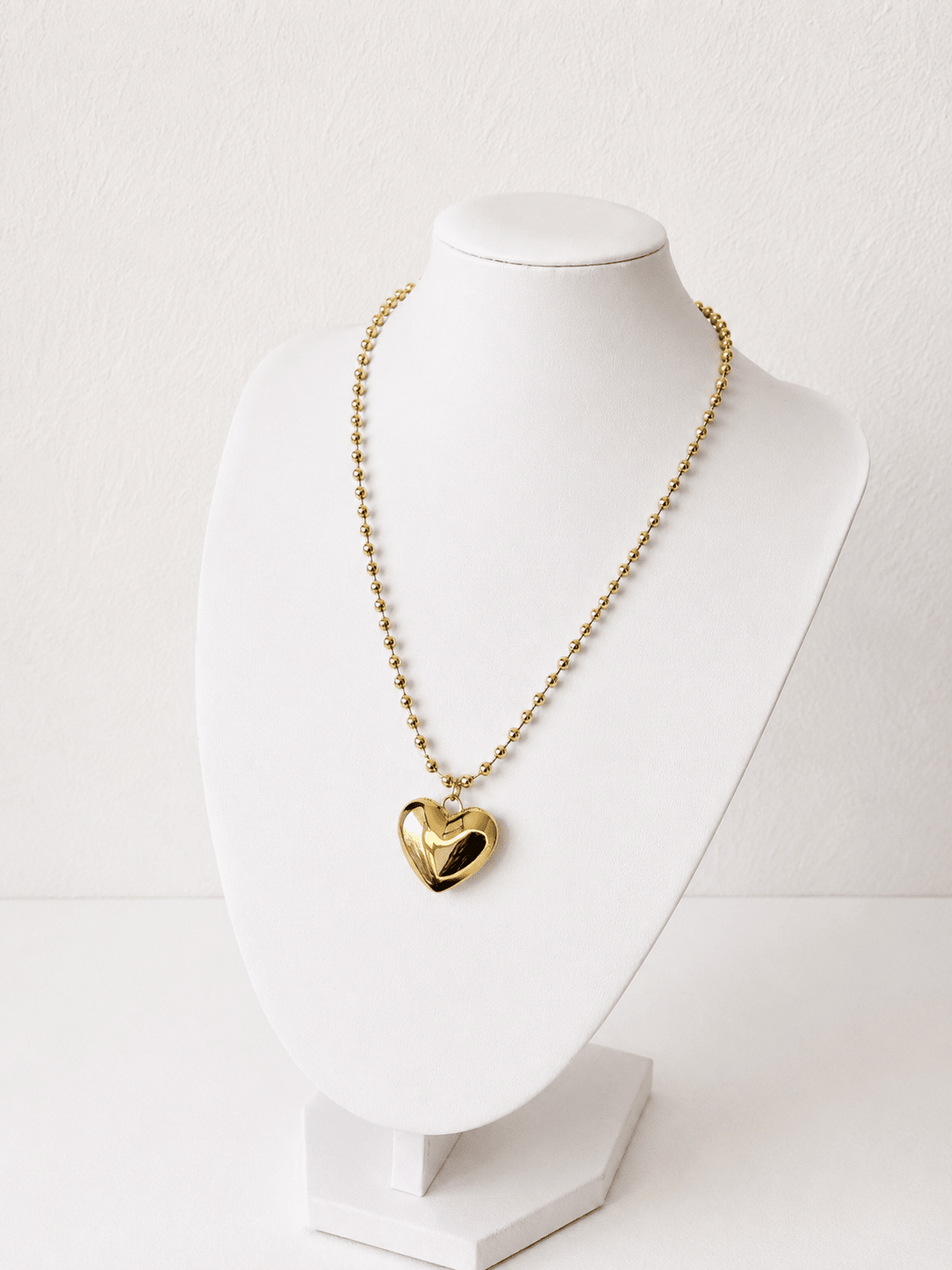 Collar dorado corazón