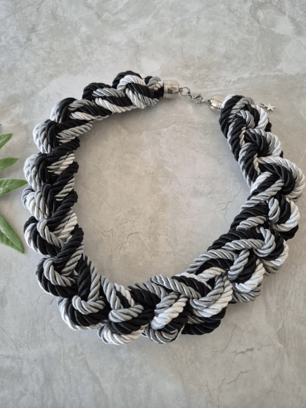 Collar Entrelazado Negro