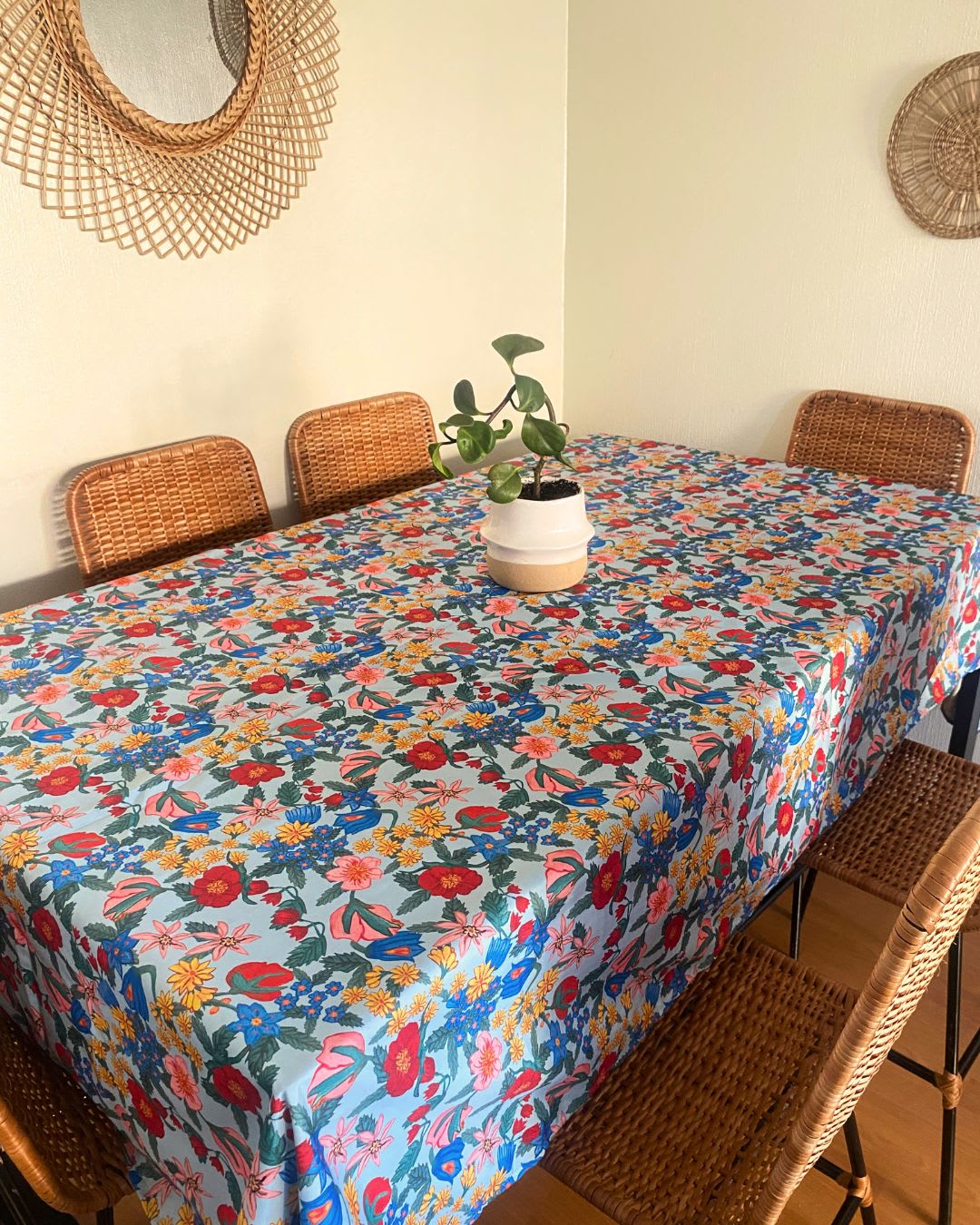 Mantel lona impermeable Casa en Flor Celeste 150x250 Base