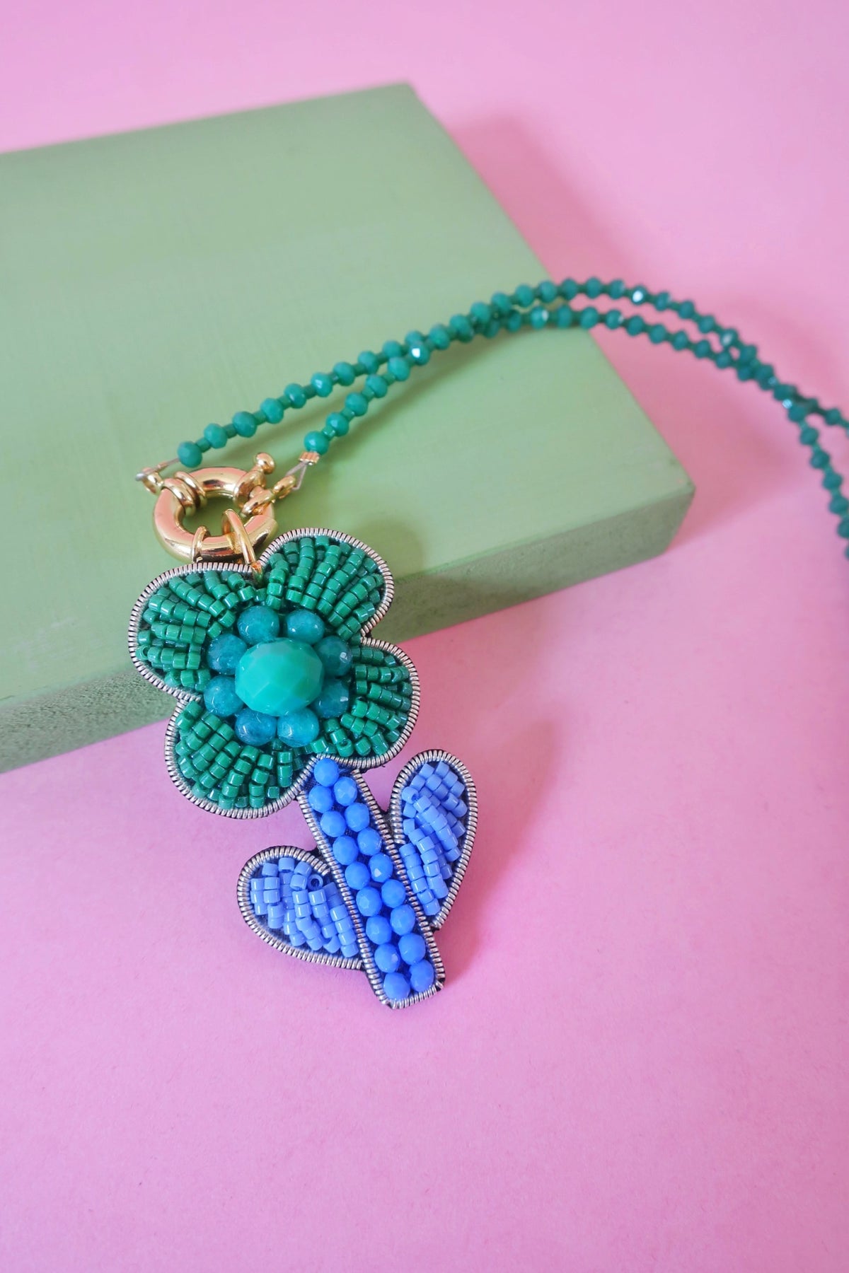 Collar flor mediana Verde