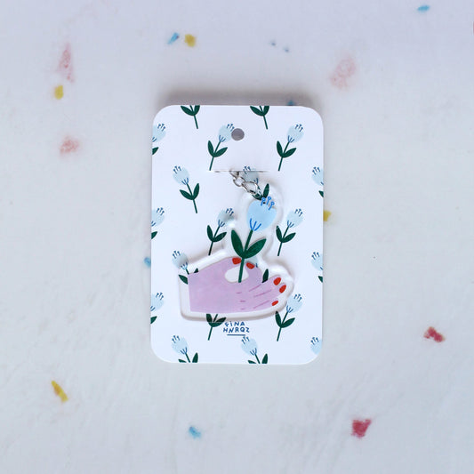 Llavero acrílico mano con flor