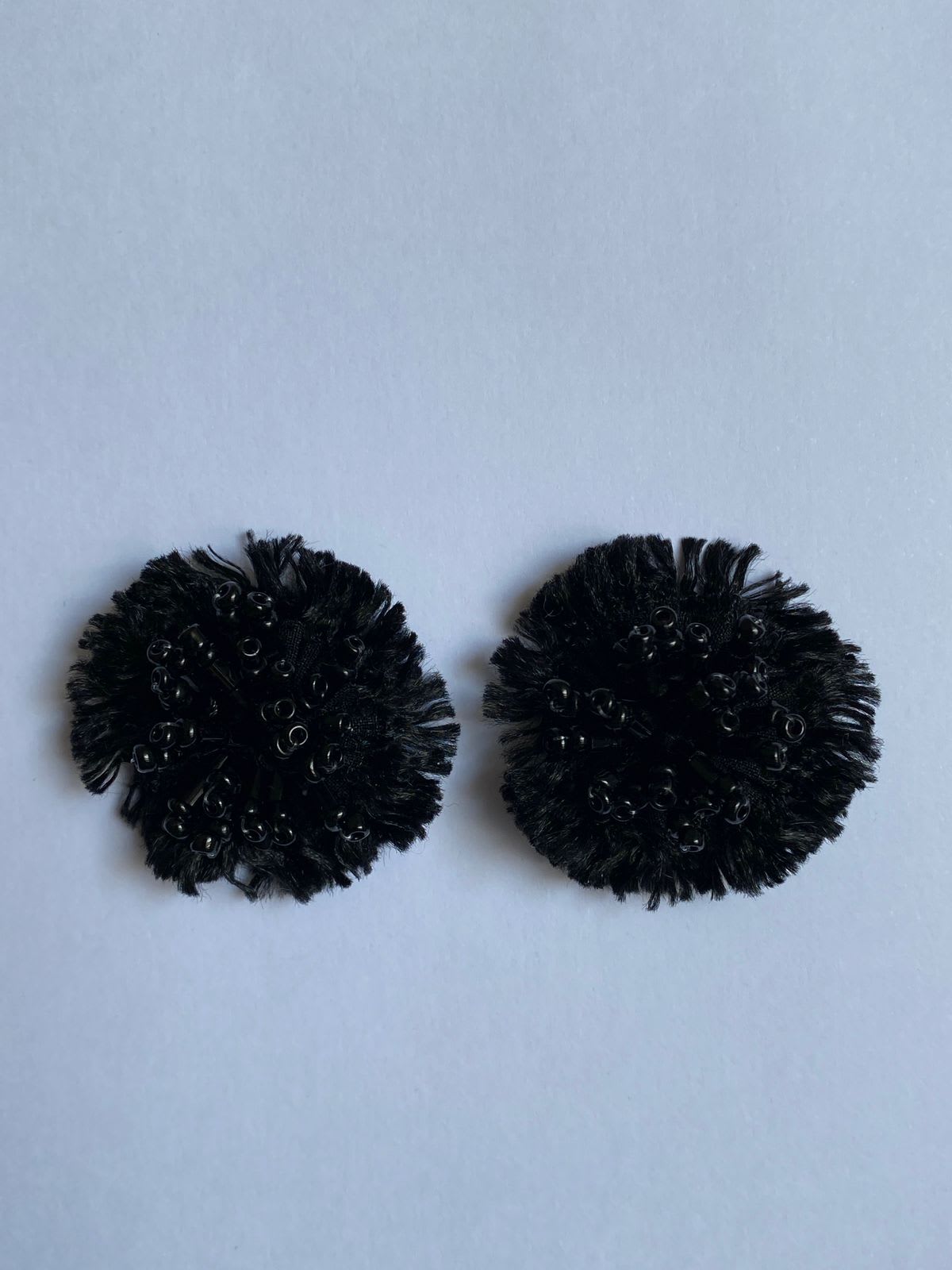 Aros Pompon Negro